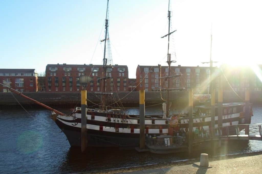 Barco Pirata Bremen - Restaurante - pannekoekschip - Imagen del barco restaurante de Bremen